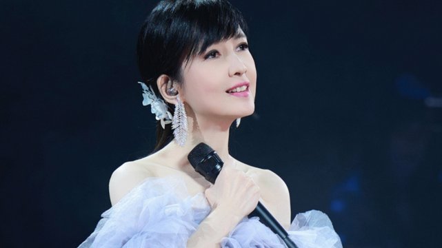 周慧敏现身上海音乐盛典，唤醒港乐记忆的温柔光芒